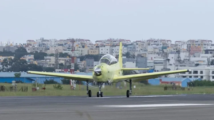 अब इस प्लेन से ट्रेनिंग लेंगे इंडियन एयरफोर्स के जांबाज, तमाम खासियतों से लैस है ये विमान