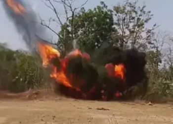 Chhattisgarh top news: छत्तीसगढ़ में नक्सलियों ने किया आईईडी ब्लास्ट, धमाके में एक जवान घायल…