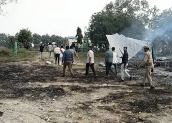 Fatehpur News: पटाखा मार्केट में लगी भीषण आग, ₹3 करोड़ के पटाखे जलकर खाक…