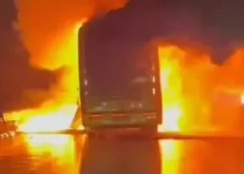 Andhra Pradesh road accident: दर्दनाक हादसा, बस में भीषण आग लगने से 24 यात्रियों की जिंदा जलकर मौत…