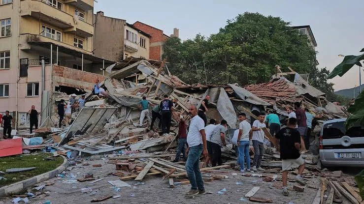 Earthquake: भूकंप के तेज झटकों से कांप उठा ये देश, रिक्टर स्केल पर 6.1 रही तीव्रता