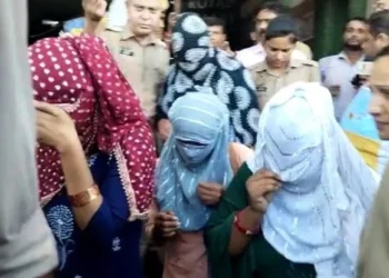 Giridih Sex Racket: होटल में चल रहा था जिस्मफरोशी का धंधा, आपत्तिजनक हालत में पकड़े गए युवक-युवतियां