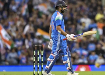 रोहित शर्मा ने प्लेयर ऑफ द सीरीज अवॉर्ड जीतते ही कर दिया बड़ा कमाल, इस मामले में पीछे छूट गए एमएस धोनी