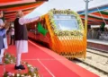 Vande Bharat: PM मोदी ने 4 नई वंदे भारत एक्सप्रेस को दिखाई हरी झंडी, जानें इनके रूट
