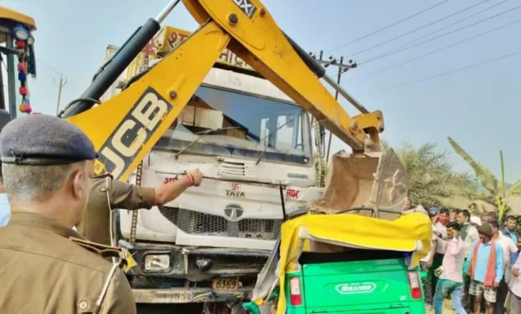 Bihar Road Accident: भीषण सड़क हादसा; ट्रक और ऑटो-रिक्शा की टक्कर से 5 लोगों की दर्दनाक मौत