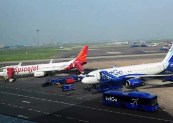 Airbus A320 safety alert: इंडिगो–एयर इंडिया तक 350 से अधिक उड़ाने रद्द, एयरलाइंस ने जारी की एडवाइजरी