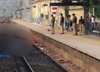 UP Mirzapur Train Accident: बड़ा रेल हादसा, कार्तिक पूर्णिमा पर 7 श्रद्धालुओं की ट्रेन से कटकर मौत, 6 महिलाएं हैं शामिल…