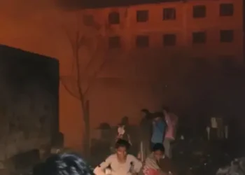 Rithala fire: आधी रात बस्ती में लगी भीषण आग, 500 झुग्गियां जलकर राख, कई लोगों की मौत की आशंका