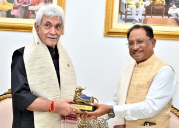 मुख्यमंत्री से जम्मू-कश्मीर के उपराज्यपाल श्री मनोज सिन्हा ने की सौजन्य मुलाकात