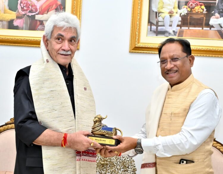 मुख्यमंत्री से जम्मू-कश्मीर के उपराज्यपाल श्री मनोज सिन्हा ने की सौजन्य मुलाकात