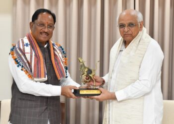 मुख्यमंत्री श्री विष्णु देव साय ने गांधीनगर में गुजरात के मुख्यमंत्री श्री भूपेंद्र पटेल से की सौजन्य भेंट