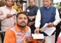 दिव्यांग रग्बी खिलाड़ी की मदद के लिए मुख्यमंत्री आगे आए- जनदर्शन में स्वीकृत किया 90 हजार रुपए का आर्थिक अनुदान