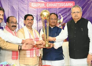 मुख्यमंत्री और विधानसभा अध्यक्ष ने हॉकी मेन्स जूनियर वर्ल्ड कप ट्रॉफी 2025 का किया भव्य अनावरण