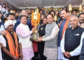 मुख्यमंत्री ने ऑल इंडिया फ़ॉरेस्ट स्पोर्ट्स मीट के विजेता खिलाड़ियों से मुलाकात कर दी बधाई