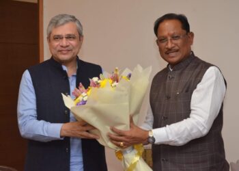 मुख्यमंत्री श्री विष्णुदेव साय ने केंद्रीय रेल मंत्री श्री अश्विनी वैष्णव से की सौजन्य मुलाकात