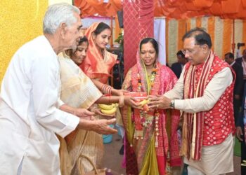 मुख्यमंत्री श्री विष्णुदेव साय बसना सलखण्ड में मां महालक्ष्मी पूजन कार्यक्रम में हुए शामिल