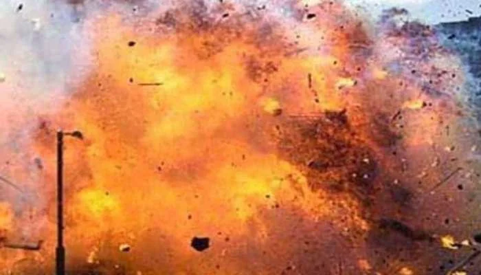 Chhattisgarh top news: छत्तीसगढ़ में बड़ा नक्सली हमला, IED ब्लास्ट से महिला कांस्टेबल घायल