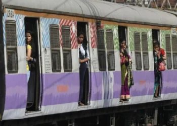 Train Direl News: यहां लोकल पैसेंजर ट्रेन के डिब्बे पटरी से उतरे, रेलवे के अधिकारी मामले की जाँच में जुटी