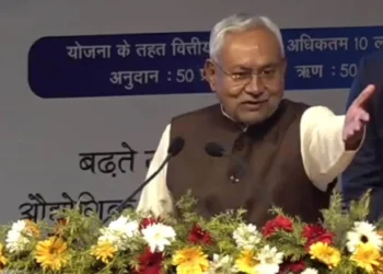Nitish Kumar News: नीतीश कुमार ने राज्यपाल को सौंपा पत्र, 20 नवंबर को नई सरकार का होगा गठन