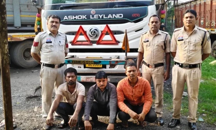 Raigarh News: जेएसपीएल यार्ड से लाखों का वेस्ट मटेरियल चोरी, कोतररोड़ पुलिस ने तीन आरोपियों को पकड़ा, दो ट्रेलर, तीन मोबाइल और 68 टन वेस्ट मटेरियल जप्त