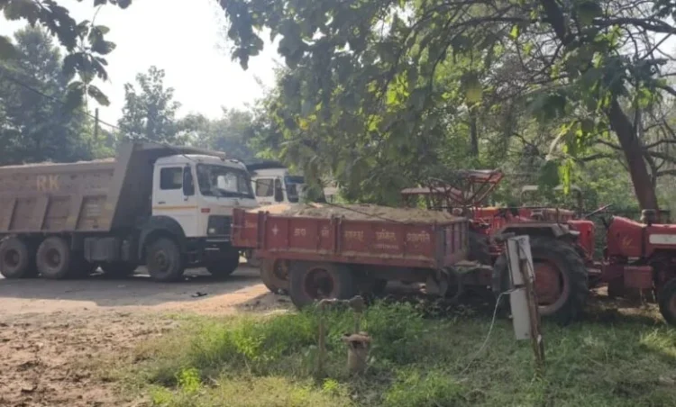 Raigarh News: रेत के अवैध उत्खनन एवं परिवहन पर खनिज विभाग की सख्त कार्यवाही में 12 वाहन जब्त