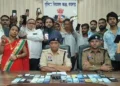 Raigarh News: रायगढ़ पुलिस की बड़ी पहल SP दिव्यांग पटेल ने लौटाए 54 गुम मोबाइल, साइबर सेल अब तक 2,000 से ज्यादा गुम/चोरी मोबाइल खोज चुकी पुलिस की मुहिम बनी लोगों के लिए राहत का बड़ा सहारा