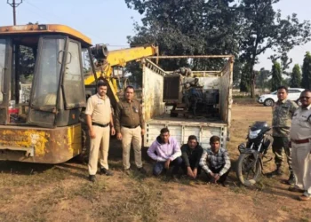 Raigarh News: पूंजीपथरा पुलिस का बड़ा खुलासा : बीएसएनएल टावर से जनरेटर चोरी करने वाले गिरोह का भंडाफोड़, तीन गिरफ्तार – हाइड्रा, पिकअप, बाइक और चोरी जनरेटर बरामद