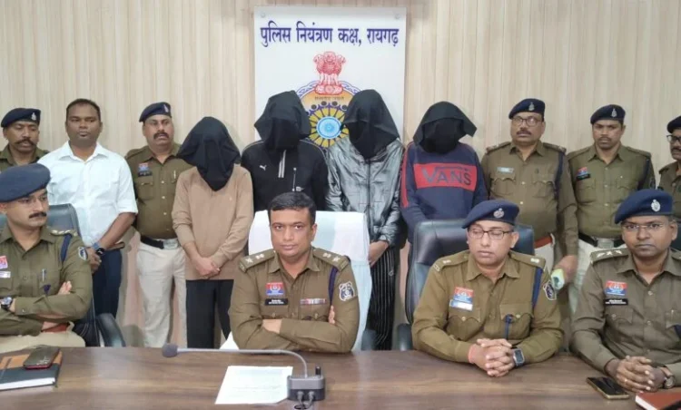 Raigarh News: रायगढ़ पुलिस ने अंतरराज्यीय ट्रेडिंग फ्रॉड गैंग का किया पर्दाफाश, 1.08 करोड़ की ठगी का मास्टरमाइंड समेत चार आरोपी श्रीनगर से गिरफ्तार