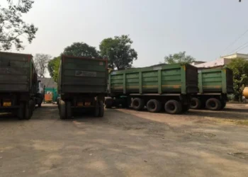 Raigarh News: कुख्यात कोल ट्रांसपोर्टर की चल रही थी गुप्त तस्करी, घरघोड़ा में 5 ट्रेलर जब्त, सिंडिकेट में बड़े नामों की जांच शुरू