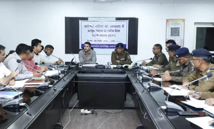 Raigarh News: सड़क सुरक्षा मजबूत करने ब्लैक स्पॉटों पर सभी सुरक्षा उपाय सुनिश्चित हो- कलेक्टर