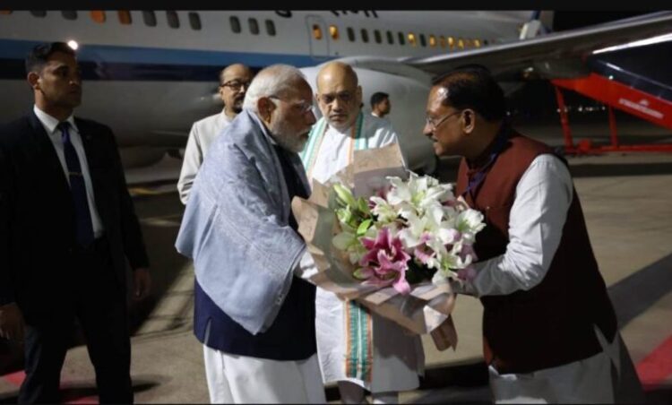 रायपुर पहुंचे पीएम मोदी, केंद्रीय गृहमंत्री अमित शाह, सीएम साय और राज्यपाल ने किया स्वागत
