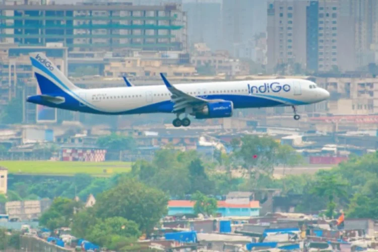 Cyclonic Storm DITWAH: हवाई सेवा पर चक्रवाती तूफान ‘दित्वा’ का होगा असर; एयर इंडिया और IndiGo ने जारी की एडवाइजरी…