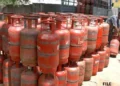 Free LPG Cylinder Subsidy Scheme: इन महिलाओं को नहीं मिलेगा मुफ्त गैंस सिलेंडर सब्सिडी का लाभ, तुरंत करें ये काम