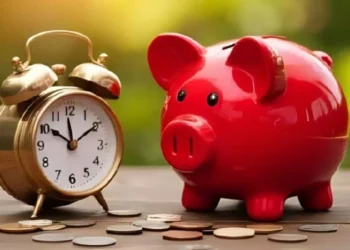 bank fd rates: FD कराने वालों को झटका, इस सरकारी बैंक ने घटाया ब्याज, चेक करें नया रेट