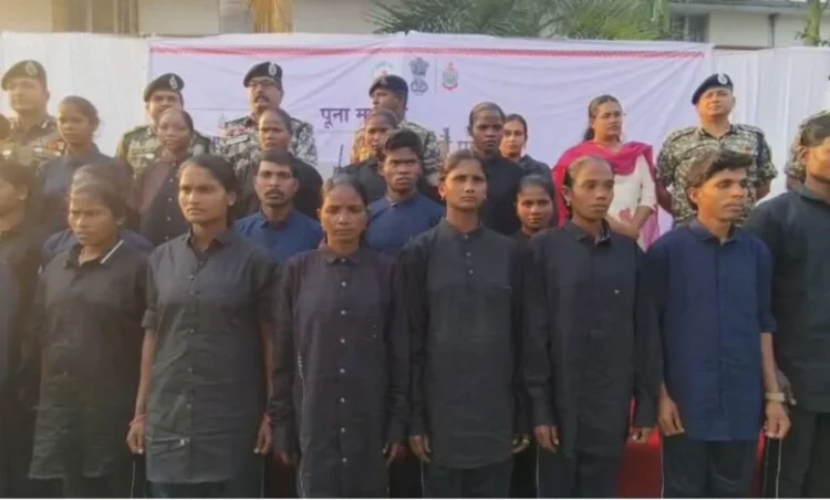 Chhattisgarh News; छत्तीसगढ़ में सुरक्षाबलों को मिली बड़ी सफलता, 28 नक्सलियों ने एक साथ किया आत्मसमर्पण