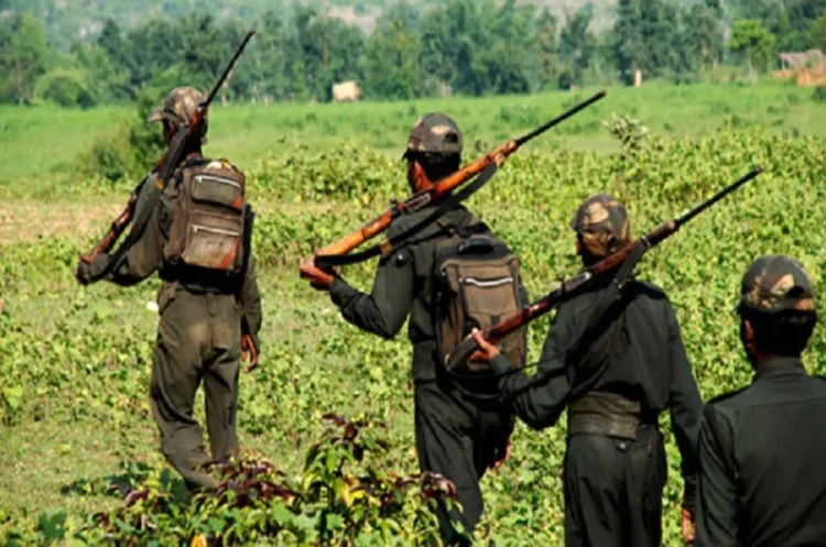 Naxal Encounter In Sukma: छत्तीसगढ़ में सुरक्षाबलों और नक्सलियों के बीच मुठभेड़ में तीन खूंखार नक्सली ढेर… रुक-रुककर हो रही फायरिंग