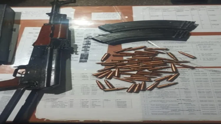 दिल्ली ब्लास्ट केस में पुलवामा से इलेक्ट्रीशियन हिरासत में, उरी में छापेमारी में एके-47, गोला बारूद बरामद