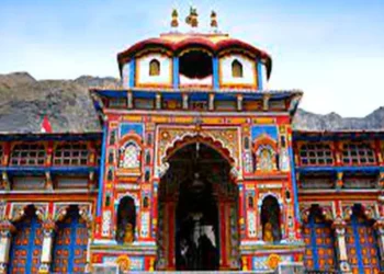 Chardham Yatra: चारधाम यात्रा का समापन, बदरीनाथ धाम के कपाट आज से बंद