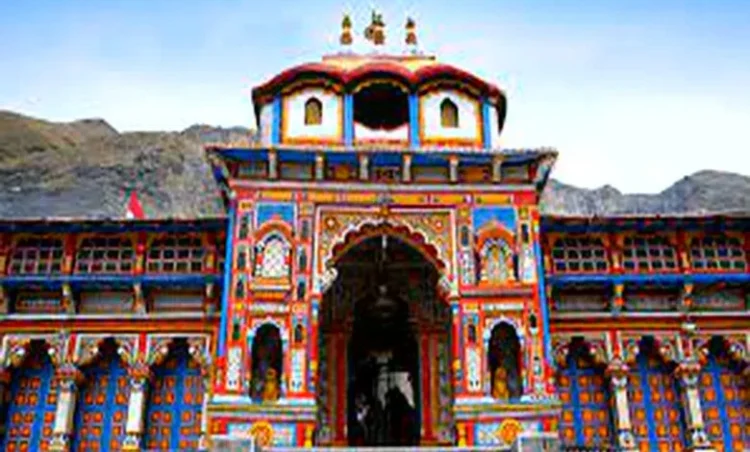 Chardham Yatra: चारधाम यात्रा का समापन, बदरीनाथ धाम के कपाट आज से बंद