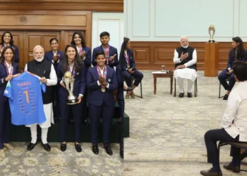 वर्ल्ड चैंपियंस से मिले PM मोदी, टीम इंडिया ने गिफ्ट में दी ऑटोग्राफ की हुई स्पेशल जर्सी