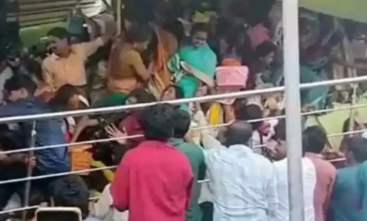 Srikakulam Temple Stampede: वेंकटेश्वर स्वामी मंदिर में मची भगदड़, 9 श्रद्धालुओं की मौत, कई घायल…
