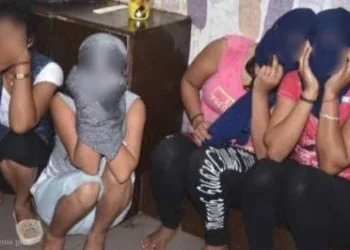 Sex Racket Busted In Ambikapur: अंबिकापुर के पॉश इलाके में चल रहा था जिस्मफरोशी का धंधा, एक महिला दलाल समेत 4 लड़कि गिरफ्तार..