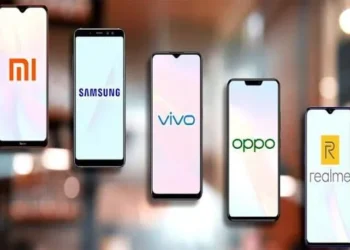 Smartphone Price: Smartphone खरीदने का प्लान करने वालों के लिए बड़ी खबर, अचानक बढ़ रही है Samsung, Xiaomi, Oppo, Vivo के फोन की कीमत, जानें कारण