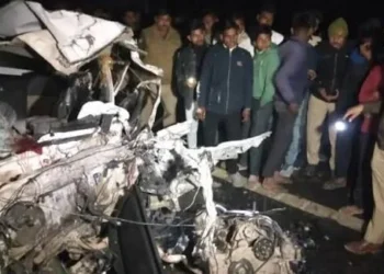 Road Accident: भीषण सड़क हादसा! कार-पिकअप की टक्कर से 6 लोगों की दर्दनाक मौत