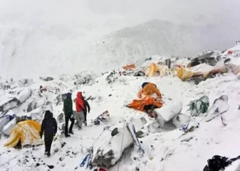 Nepal Avalanche: भीषण हिमस्खलन की चपेट में आने से 7 लोगों की मौत, कई लोग लापता…