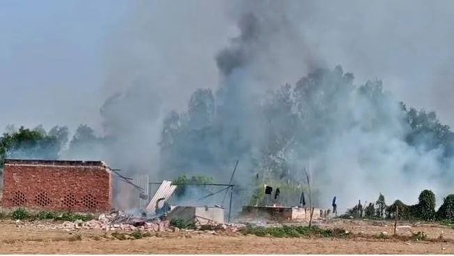 Blast in Firecracker Factory: पटाखा फैक्ट्री में भीषण विस्फोट के बाद लगी आग; 2 की मौत, 3 गंभीर घायल…
