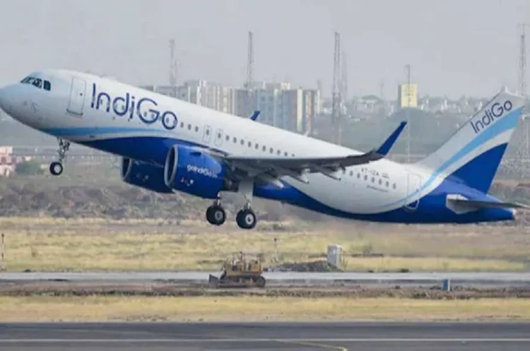 IndiGo Flight: प्‍लेन को बम से उड़ा दिया जाएगा…धमकी मिलते ही मुंबई एयरपोर्ट पर कराई गई Emergency लैंडिंग