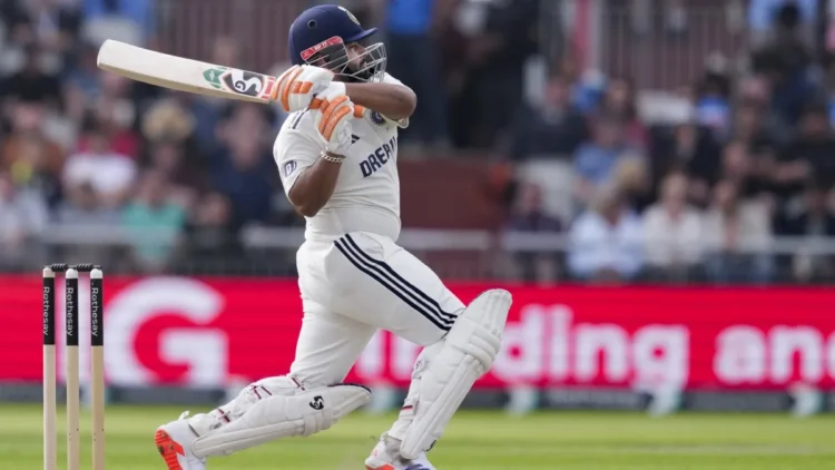 ऋषभ पंत मैच में हुए रिटायर्ड हर्ट, फिर वापस आकर गेंदबाजों की उड़ाईं धज्जियां; ठोका दमदार अर्धशतक