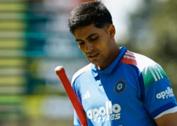 ICC Rankings: शुभमन गिल और बाबर आजम को आईसीसी रैंकिंग में नुकसान, इस खिलाड़ी ने मारी लंबी छलांग