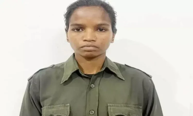 Chhattisgarh top news: छत्तीसगढ़ में सुरक्षाबलों को मिली बड़ी सफलता, 17 लाख की इनामी महिला नक्सली ने किया आत्मसमर्पण…